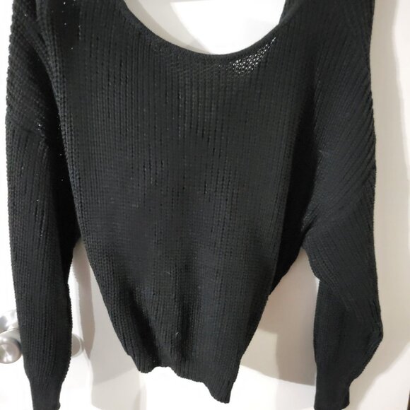 ***FREE WITH ANY PURCHASE**** WOMANS TRENDY BACK DROP SHOULDER SWEATER SZ L - Picture 4 of 6